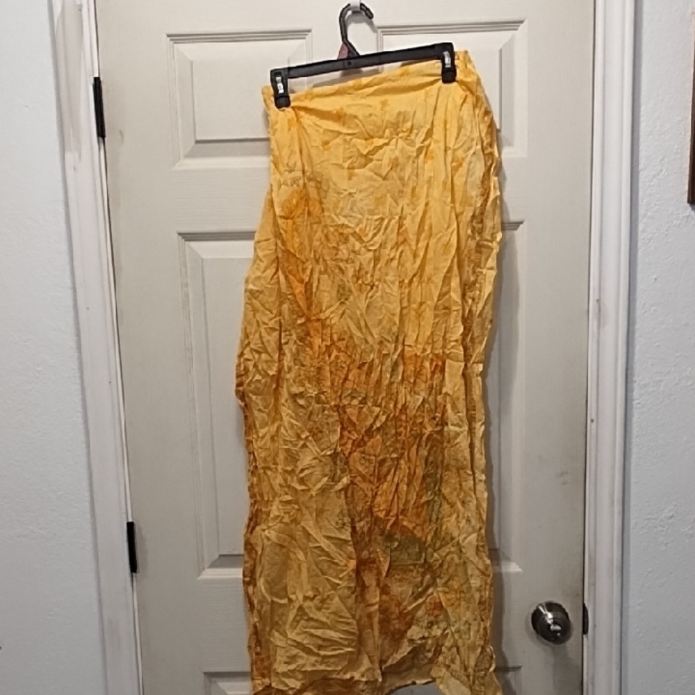 No Label Yellow/Gold Cover up Top/ Skirt Múltiple Ways To Wear